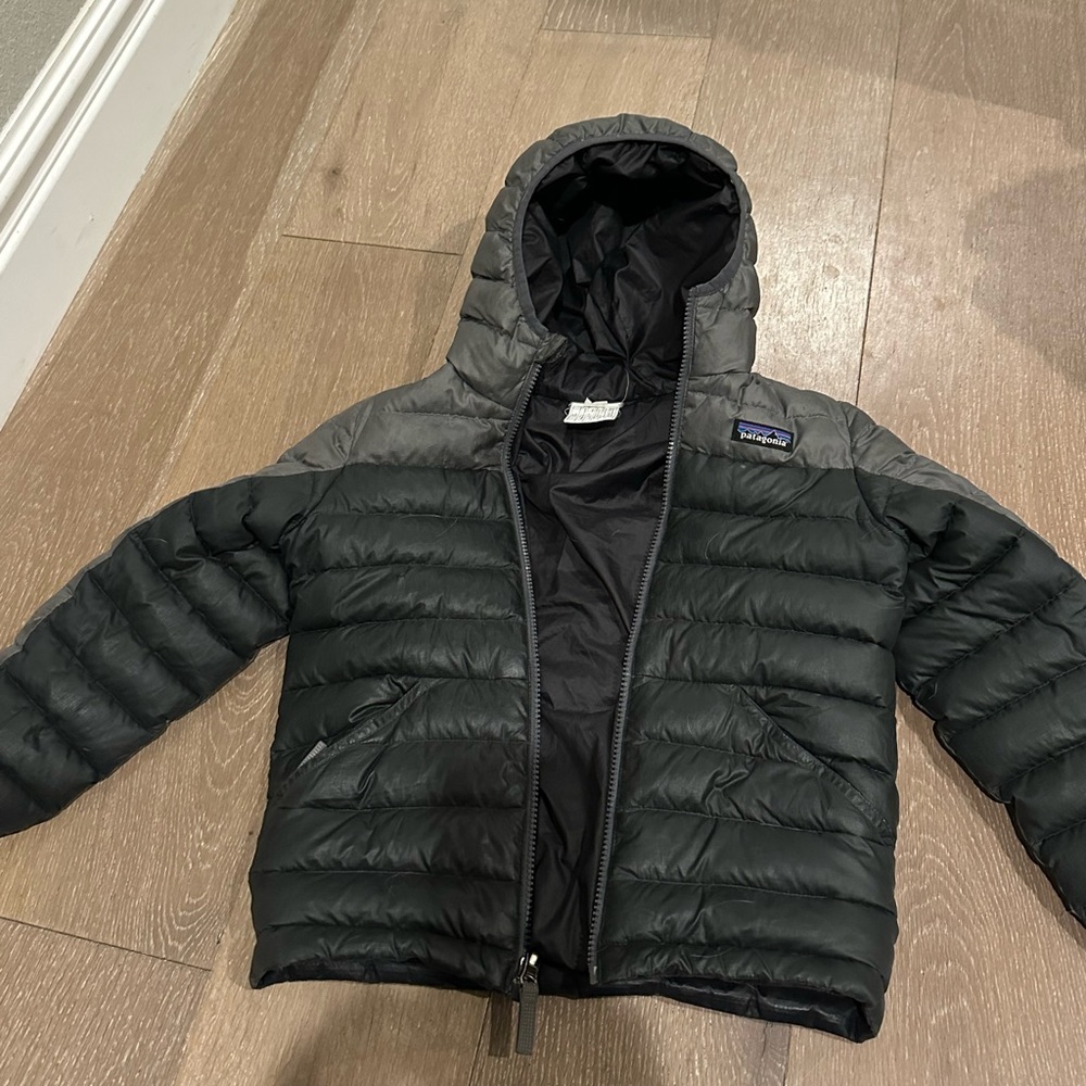 Patagonia Kids Reversible down Hoody size XS